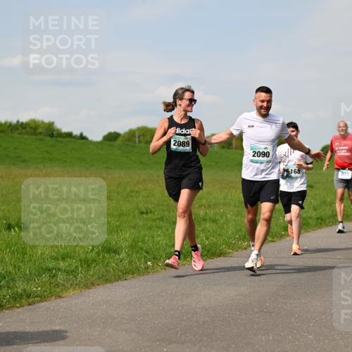 10.05.2026 - 8. Wedeler Halbmarathon Dr. Thomas Lammeyer http://msf.ph/oto/9694744 10.05.2026 11:19:52 Laufen 2089, 2090, 168, 873, 872 meine-sportfotos.de