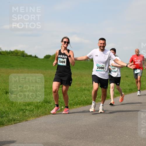 10.05.2026 - 8. Wedeler Halbmarathon Dr. Thomas Lammeyer http://msf.ph/oto/9694749 10.05.2026 11:19:53 Laufen 2089, 2090, 168, 877, 2135 meine-sportfotos.de