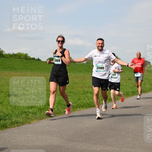 10.05.2026 - 8. Wedeler Halbmarathon Dr. Thomas Lammeyer http://msf.ph/oto/9694751 10.05.2026 11:19:53 Laufen 2089, 2090, 168, 2135, 873, 872 meine-sportfotos.de
