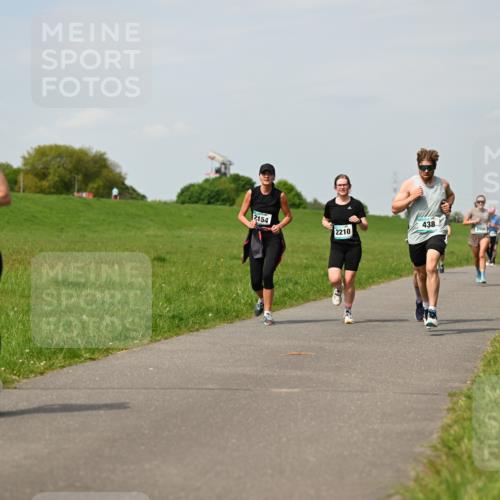 10.05.2026 - 8. Wedeler Halbmarathon Dr. Thomas Lammeyer http://msf.ph/oto/9694807 10.05.2026 11:19:57 Laufen 1018, 2154, 2210, 438, 2106 meine-sportfotos.de