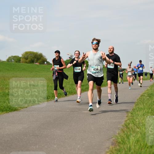 10.05.2026 - 8. Wedeler Halbmarathon Dr. Thomas Lammeyer http://msf.ph/oto/9694834 10.05.2026 11:19:59 Laufen 2211, 2210, 438 meine-sportfotos.de