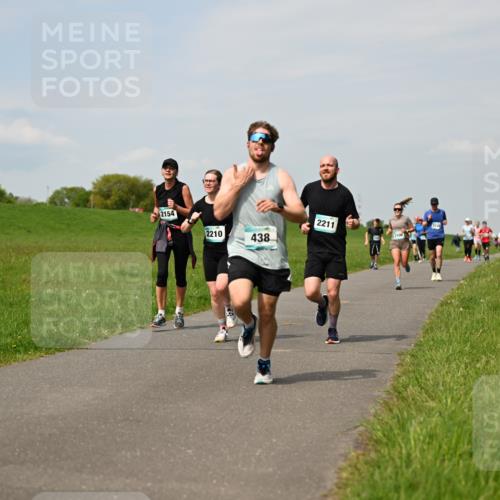 10.05.2026 - 8. Wedeler Halbmarathon Dr. Thomas Lammeyer http://msf.ph/oto/9694844 10.05.2026 11:20:00 Laufen 2154, 2211, 2210, 438 meine-sportfotos.de