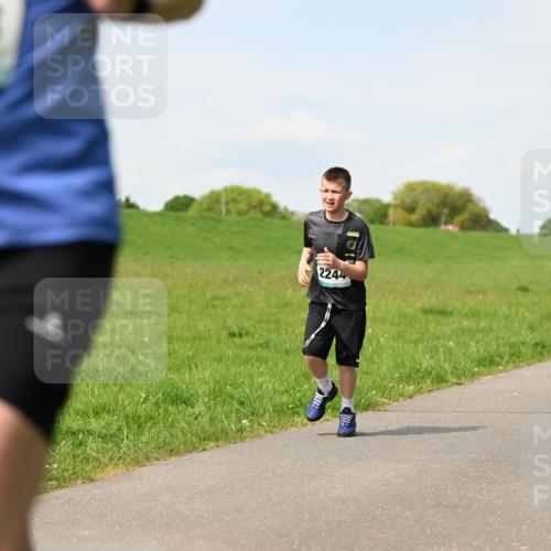 10.05.2026 - 8. Wedeler Halbmarathon Dr. Thomas Lammeyer http://msf.ph/oto/9694960 10.05.2026 11:20:09 Laufen 2138, 2244 meine-sportfotos.de