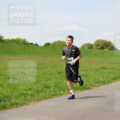 10.05.2026 - 8. Wedeler Halbmarathon Dr. Thomas Lammeyer http://msf.ph/oto/9694965 10.05.2026 11:20:09 Laufen 2244 meine-sportfotos.de