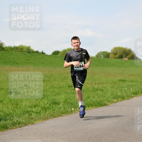 10.05.2026 - 8. Wedeler Halbmarathon Dr. Thomas Lammeyer http://msf.ph/oto/9694966 10.05.2026 11:20:09 Laufen  meine-sportfotos.de