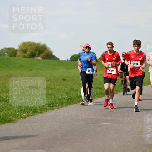 10.05.2026 - 8. Wedeler Halbmarathon Dr. Thomas Lammeyer http://msf.ph/oto/9695021 10.05.2026 11:20:14 Laufen 655, 970, 927, 933, 857 meine-sportfotos.de