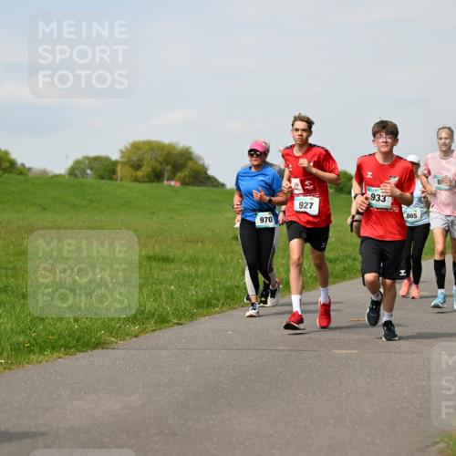 10.05.2026 - 8. Wedeler Halbmarathon Dr. Thomas Lammeyer http://msf.ph/oto/9695030 10.05.2026 11:20:15 Laufen 970, 927, 933, 865 meine-sportfotos.de