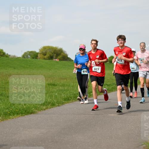 10.05.2026 - 8. Wedeler Halbmarathon Dr. Thomas Lammeyer http://msf.ph/oto/9695032 10.05.2026 11:20:15 Laufen 927, 970, 933, 865, 857 meine-sportfotos.de