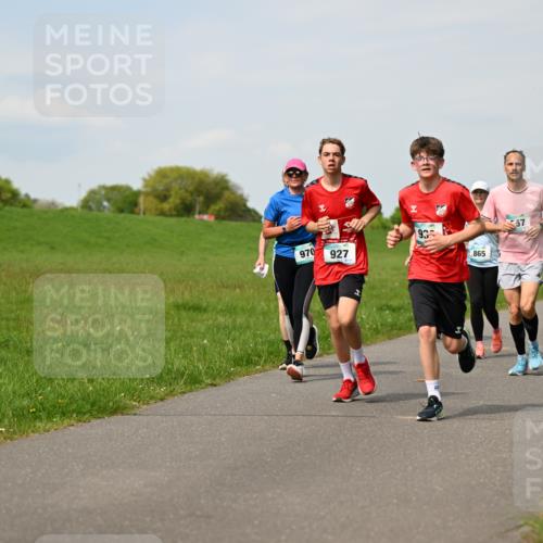 10.05.2026 - 8. Wedeler Halbmarathon Dr. Thomas Lammeyer http://msf.ph/oto/9695034 10.05.2026 11:20:15 Laufen 970, 927, 865 meine-sportfotos.de