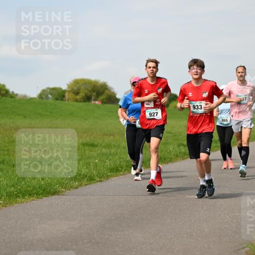 10.05.2026 - 8. Wedeler Halbmarathon Dr. Thomas Lammeyer http://msf.ph/oto/9695036 10.05.2026 11:20:16 Laufen 927, 933, 865 meine-sportfotos.de