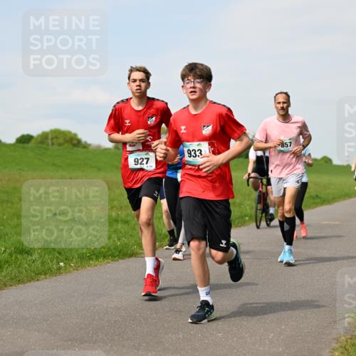 10.05.2026 - 8. Wedeler Halbmarathon Dr. Thomas Lammeyer http://msf.ph/oto/9695057 10.05.2026 11:20:17 Laufen 927, 933, 857 meine-sportfotos.de