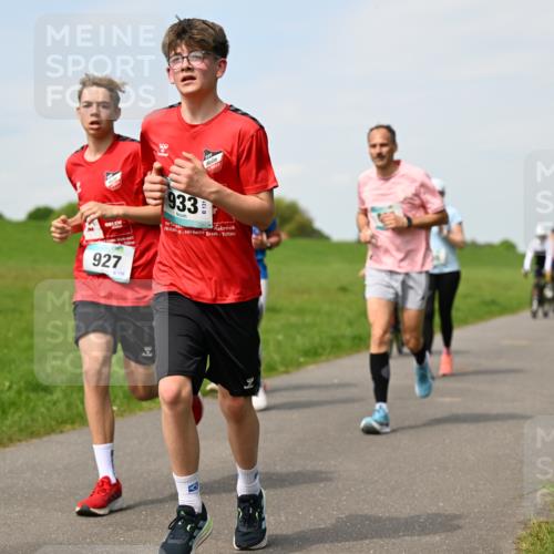 10.05.2026 - 8. Wedeler Halbmarathon Dr. Thomas Lammeyer http://msf.ph/oto/9695062 10.05.2026 11:20:17 Laufen 933, 927 meine-sportfotos.de