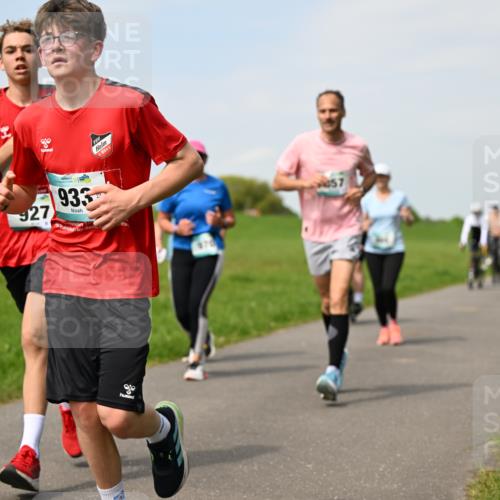 10.05.2026 - 8. Wedeler Halbmarathon Dr. Thomas Lammeyer http://msf.ph/oto/9695067 10.05.2026 11:20:18 Laufen 927, 933 meine-sportfotos.de