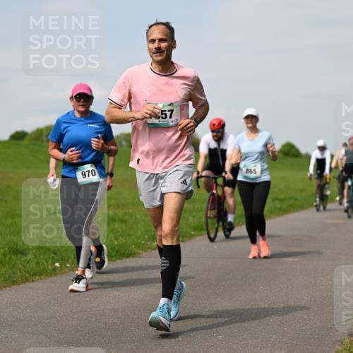 10.05.2026 - 8. Wedeler Halbmarathon Dr. Thomas Lammeyer http://msf.ph/oto/9695075 10.05.2026 11:20:18 Laufen 970, 122, 865 meine-sportfotos.de