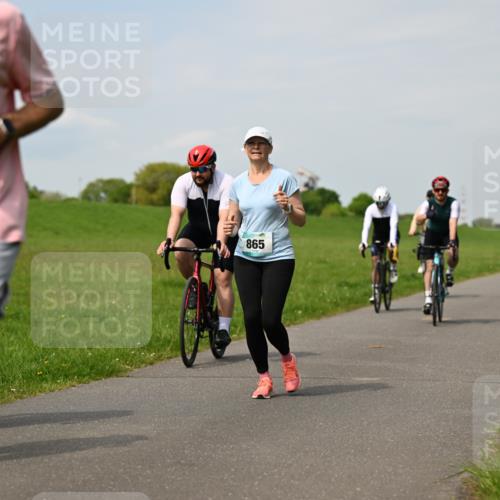 10.05.2026 - 8. Wedeler Halbmarathon Dr. Thomas Lammeyer http://msf.ph/oto/9695080 10.05.2026 11:20:19 Laufen 857, 865 meine-sportfotos.de