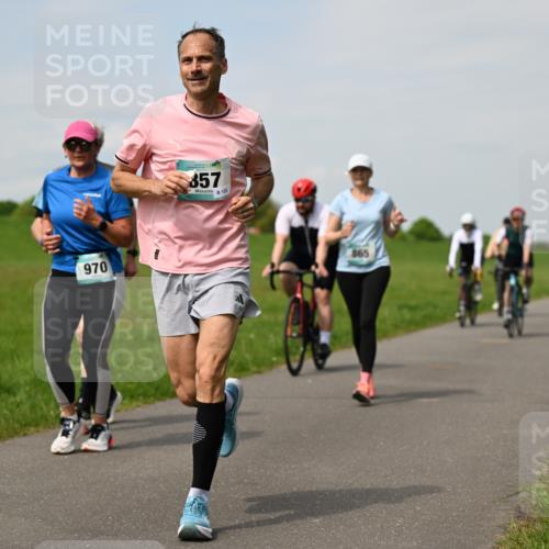 10.05.2026 - 8. Wedeler Halbmarathon Dr. Thomas Lammeyer http://msf.ph/oto/9695083 10.05.2026 11:20:19 Laufen 970, 857, 122, 865 meine-sportfotos.de