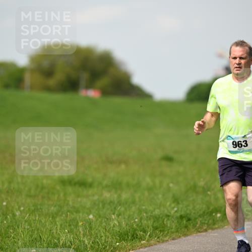 10.05.2026 - 8. Wedeler Halbmarathon Dr. Thomas Lammeyer http://msf.ph/oto/9695155 10.05.2026 11:20:41 Laufen 963 meine-sportfotos.de