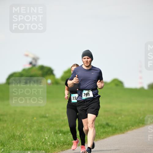 10.05.2026 - 8. Wedeler Halbmarathon Dr. Thomas Lammeyer http://msf.ph/oto/9695169 10.05.2026 11:20:57 Laufen 798 meine-sportfotos.de