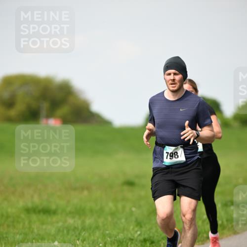 10.05.2026 - 8. Wedeler Halbmarathon Dr. Thomas Lammeyer http://msf.ph/oto/9695191 10.05.2026 11:20:59 Laufen 798 meine-sportfotos.de