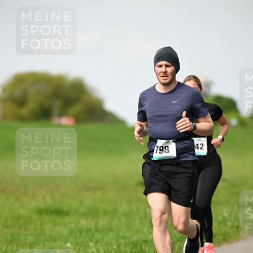 10.05.2026 - 8. Wedeler Halbmarathon Dr. Thomas Lammeyer http://msf.ph/oto/9695196 10.05.2026 11:20:59 Laufen 798 meine-sportfotos.de