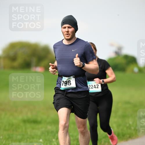 10.05.2026 - 8. Wedeler Halbmarathon Dr. Thomas Lammeyer http://msf.ph/oto/9695205 10.05.2026 11:21:00 Laufen 798, 2242 meine-sportfotos.de