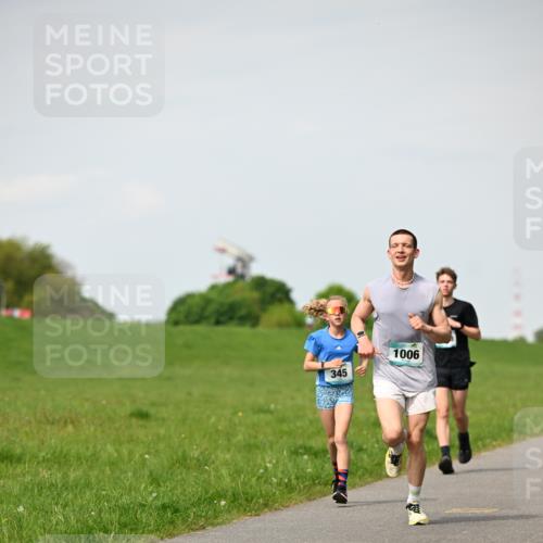 10.05.2026 - 8. Wedeler Halbmarathon Dr. Thomas Lammeyer http://msf.ph/oto/9695236 10.05.2026 11:21:06 Laufen 345, 1006 meine-sportfotos.de