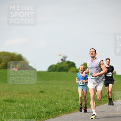 10.05.2026 - 8. Wedeler Halbmarathon Dr. Thomas Lammeyer http://msf.ph/oto/9695241 10.05.2026 11:21:07 Laufen 345, 2140 meine-sportfotos.de