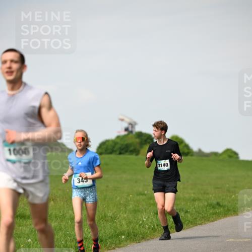 10.05.2026 - 8. Wedeler Halbmarathon Dr. Thomas Lammeyer http://msf.ph/oto/9695265 10.05.2026 11:21:09 Laufen 1006, 345, 2140 meine-sportfotos.de