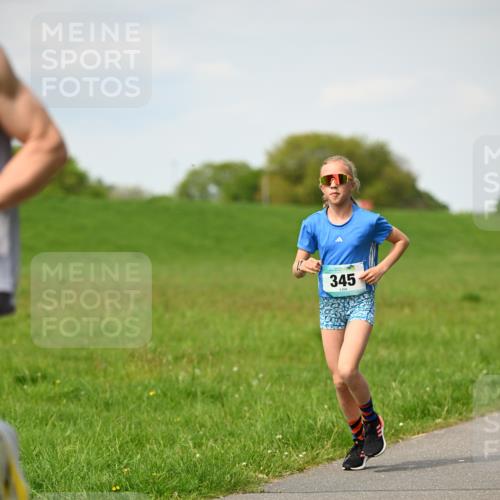 10.05.2026 - 8. Wedeler Halbmarathon Dr. Thomas Lammeyer http://msf.ph/oto/9695275 10.05.2026 11:21:10 Laufen 345 meine-sportfotos.de