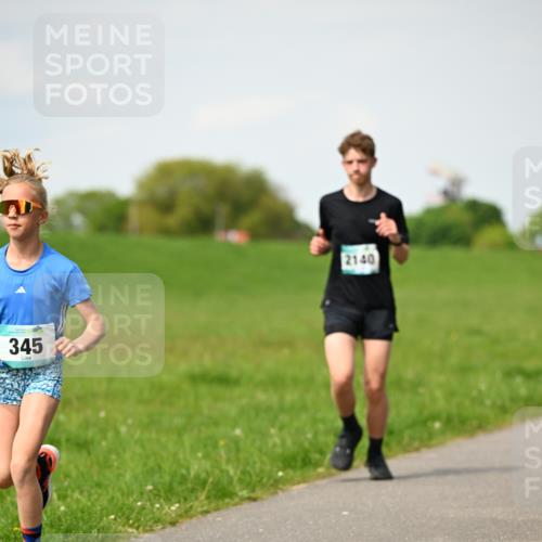 10.05.2026 - 8. Wedeler Halbmarathon Dr. Thomas Lammeyer http://msf.ph/oto/9695290 10.05.2026 11:21:11 Laufen 345, 2140 meine-sportfotos.de
