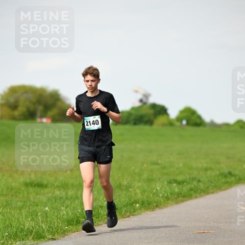 10.05.2026 - 8. Wedeler Halbmarathon Dr. Thomas Lammeyer http://msf.ph/oto/9695292 10.05.2026 11:21:11 Laufen 2140 meine-sportfotos.de