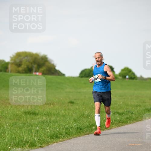 10.05.2026 - 8. Wedeler Halbmarathon Dr. Thomas Lammeyer http://msf.ph/oto/9695295 10.05.2026 11:21:15 Laufen 104 meine-sportfotos.de