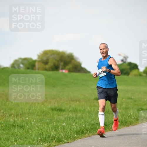 10.05.2026 - 8. Wedeler Halbmarathon Dr. Thomas Lammeyer http://msf.ph/oto/9695303 10.05.2026 11:21:15 Laufen 042 meine-sportfotos.de