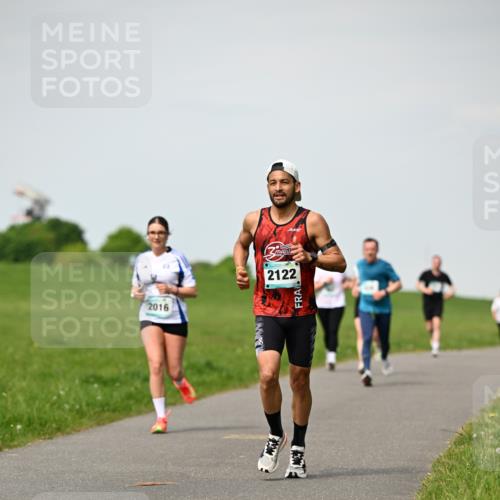 10.05.2026 - 8. Wedeler Halbmarathon Dr. Thomas Lammeyer http://msf.ph/oto/9695338 10.05.2026 11:21:18 Laufen 2016, 2122 meine-sportfotos.de