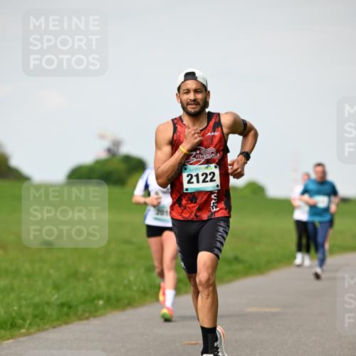 10.05.2026 - 8. Wedeler Halbmarathon Dr. Thomas Lammeyer http://msf.ph/oto/9695358 10.05.2026 11:21:19 Laufen 2122 meine-sportfotos.de