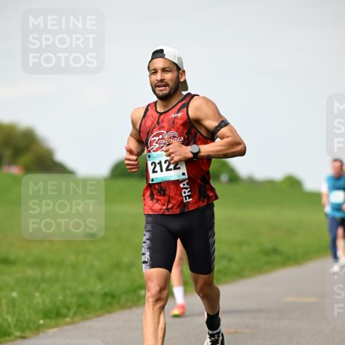 10.05.2026 - 8. Wedeler Halbmarathon Dr. Thomas Lammeyer http://msf.ph/oto/9695366 10.05.2026 11:21:19 Laufen 2122 meine-sportfotos.de
