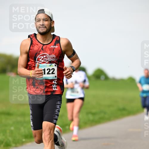 10.05.2026 - 8. Wedeler Halbmarathon Dr. Thomas Lammeyer http://msf.ph/oto/9695373 10.05.2026 11:21:20 Laufen 122 meine-sportfotos.de