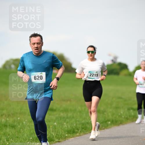 10.05.2026 - 8. Wedeler Halbmarathon Dr. Thomas Lammeyer http://msf.ph/oto/9695447 10.05.2026 11:21:25 Laufen 620, 2215 meine-sportfotos.de