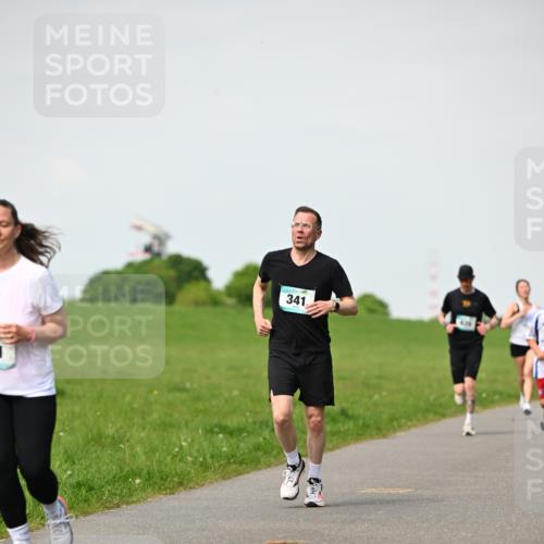 10.05.2026 - 8. Wedeler Halbmarathon Dr. Thomas Lammeyer http://msf.ph/oto/9695480 10.05.2026 11:21:29 Laufen 341 meine-sportfotos.de