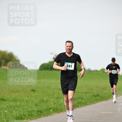 10.05.2026 - 8. Wedeler Halbmarathon Dr. Thomas Lammeyer http://msf.ph/oto/9695504 10.05.2026 11:21:30 Laufen 341 meine-sportfotos.de