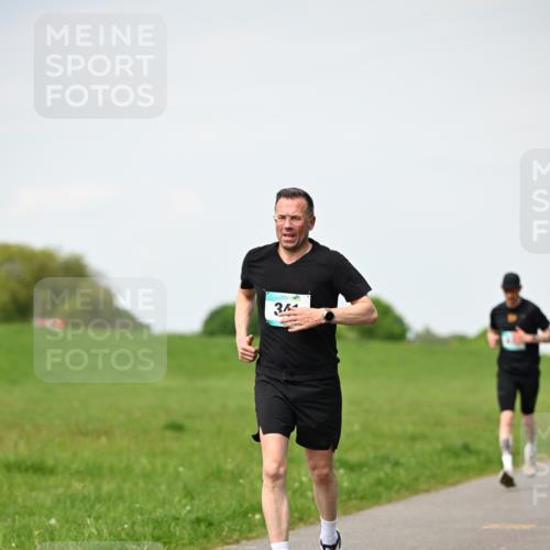10.05.2026 - 8. Wedeler Halbmarathon Dr. Thomas Lammeyer http://msf.ph/oto/9695510 10.05.2026 11:21:30 Laufen  meine-sportfotos.de