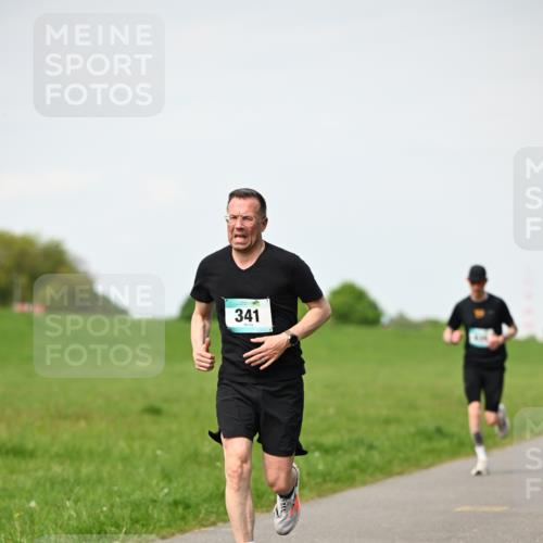 10.05.2026 - 8. Wedeler Halbmarathon Dr. Thomas Lammeyer http://msf.ph/oto/9695511 10.05.2026 11:21:30 Laufen 341 meine-sportfotos.de