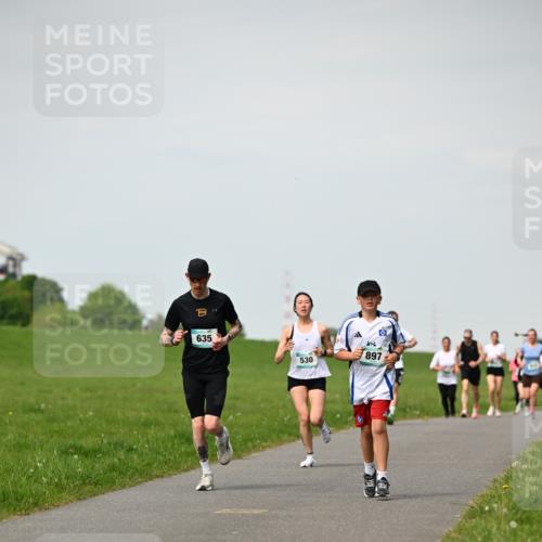 10.05.2026 - 8. Wedeler Halbmarathon Dr. Thomas Lammeyer http://msf.ph/oto/9695515 10.05.2026 11:21:31 Laufen 635, 530, 897 meine-sportfotos.de