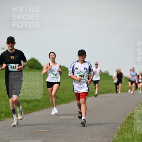 10.05.2026 - 8. Wedeler Halbmarathon Dr. Thomas Lammeyer http://msf.ph/oto/9695540 10.05.2026 11:21:33 Laufen 635, 530, 897 meine-sportfotos.de
