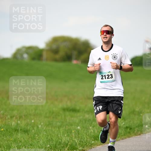 10.05.2026 - 8. Wedeler Halbmarathon Dr. Thomas Lammeyer http://msf.ph/oto/9695597 10.05.2026 11:21:42 Laufen 2123 meine-sportfotos.de