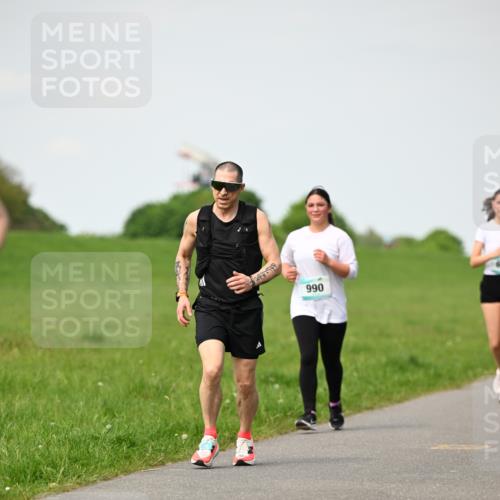 10.05.2026 - 8. Wedeler Halbmarathon Dr. Thomas Lammeyer http://msf.ph/oto/9695628 10.05.2026 11:21:45 Laufen 990 meine-sportfotos.de