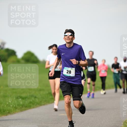 10.05.2026 - 8. Wedeler Halbmarathon Dr. Thomas Lammeyer http://msf.ph/oto/9695649 10.05.2026 11:21:47 Laufen  meine-sportfotos.de