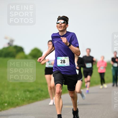10.05.2026 - 8. Wedeler Halbmarathon Dr. Thomas Lammeyer http://msf.ph/oto/9695659 10.05.2026 11:21:48 Laufen  meine-sportfotos.de
