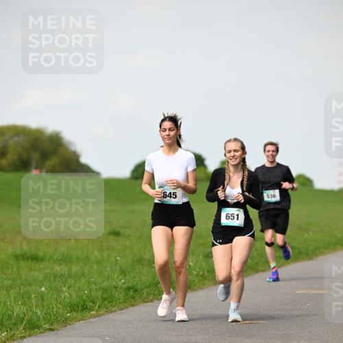 10.05.2026 - 8. Wedeler Halbmarathon Dr. Thomas Lammeyer http://msf.ph/oto/9695688 10.05.2026 11:21:50 Laufen 645, 651, 536 meine-sportfotos.de