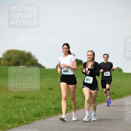 10.05.2026 - 8. Wedeler Halbmarathon Dr. Thomas Lammeyer http://msf.ph/oto/9695690 10.05.2026 11:21:50 Laufen 645, 651, 536 meine-sportfotos.de